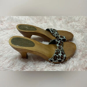 Bandolino Buckle Blue Brown Leopard Print Faux Fur Wood Clog Heels Women’s 8.5